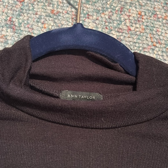 NWOT Ann Taylor medium mock neck short sleeve shirt - Picture 9 of 10